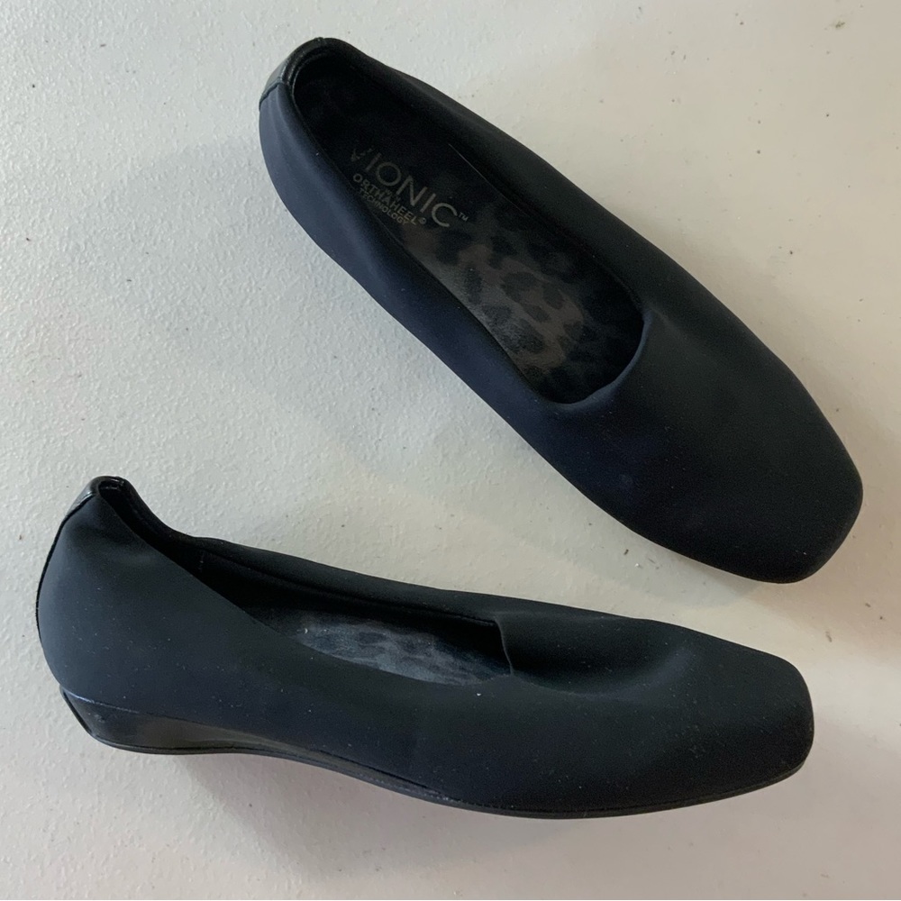 Vionic Powell Black fabric low wedge minimalist neutral Sold comfort shoes Sz 7